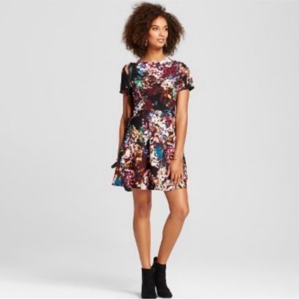 Who What Wear Short Sleeve Floral Fit and Flare Dress Burgundy Size Small